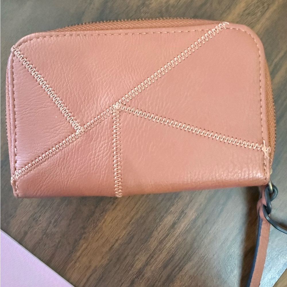 Universal Thread Geometric Stitch Wristlet in Pink